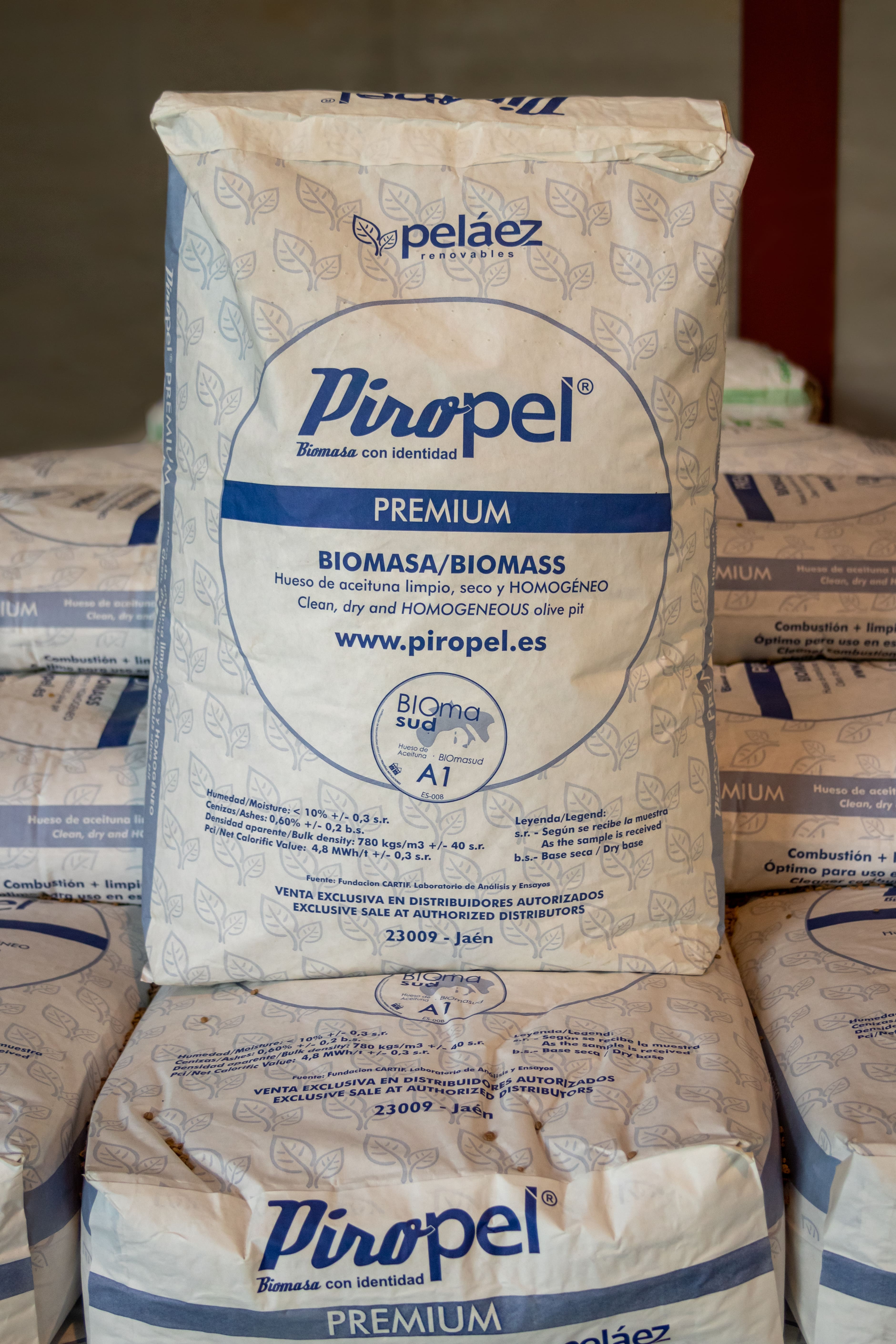 Hueso de aceituna certificado premium piropel 70 sacos de 15kg